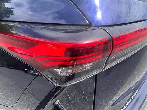 Used 2021 Toyota Highlander XLE AWD/4WD image 29