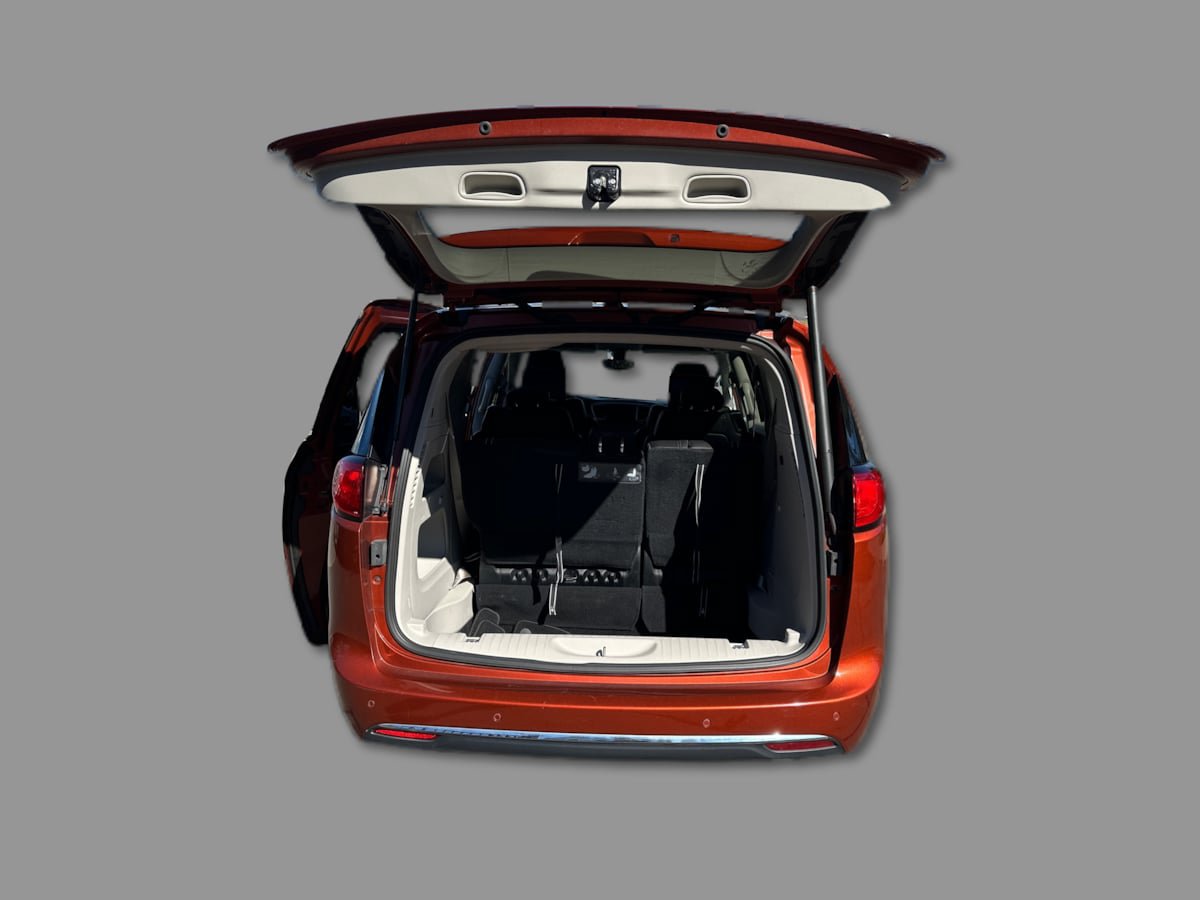 Used 2018 Chrysler Pacifica Touring-L Plus FWD image 14