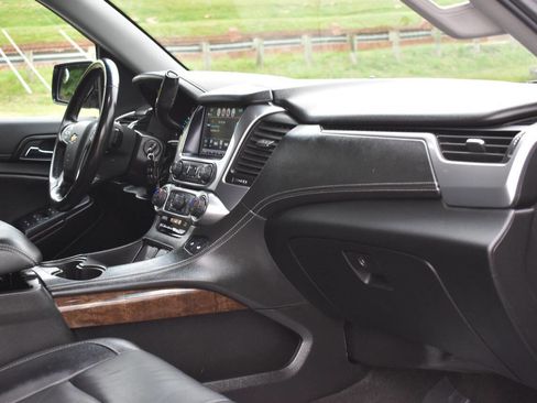 Used 2018 Chevrolet Suburban LT image 20