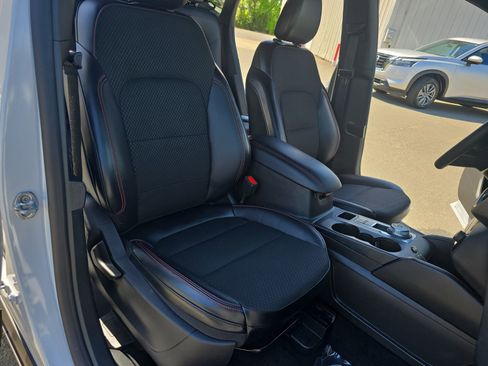 Used 2025 Ford Escape ST-Line w/ Tech Pack #1 FWD image 10