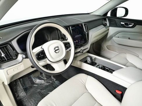 Used 2025 Volvo XC60 T8 Plus w/ Protection Package Premier AWD/4WD image 4