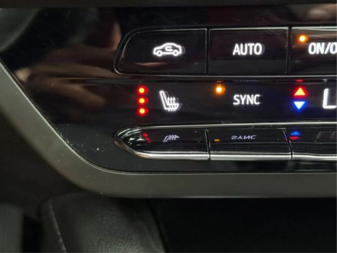 Used 2021 Buick Envision Essence w/ Technology Package I FWD image 34