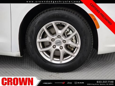 Certified 2024 Chrysler Pacifica Touring-L FWD image 9