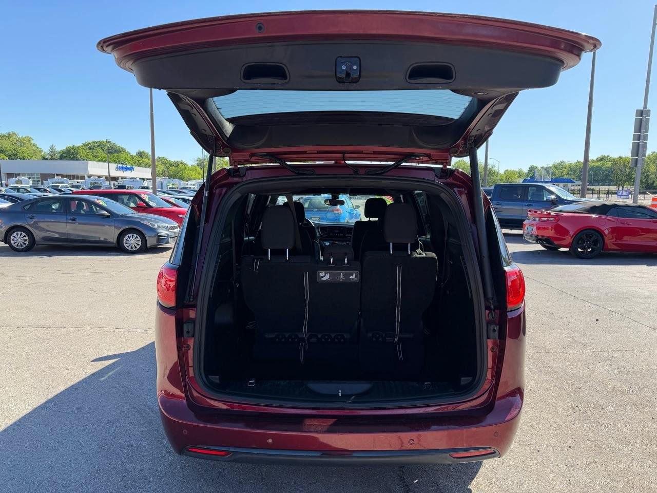 Used 2018 Chrysler Pacifica Touring Plus w/ S Appearance Package FWD image 10