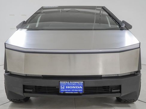 Used 2025 Tesla Cybertruck AWD Crew Cab image 2