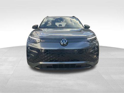 New 2026 Volkswagen Tiguan SE R-Line FWD image 8
