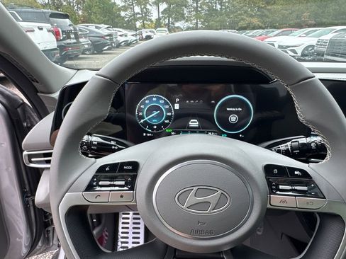New 2025 Hyundai Elantra SEL image 16