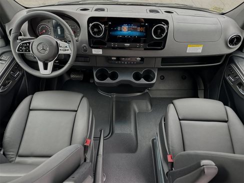 Used 2024 Mercedes-Benz Sprinter 3500 image 13