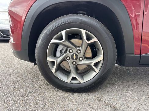 Used 2025 Chevrolet Trax LT w/ LT Convenience Package image 5