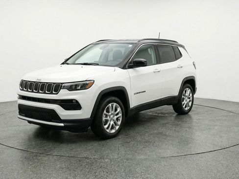 Used 2025 Jeep Compass Limited AWD/4WD image 3