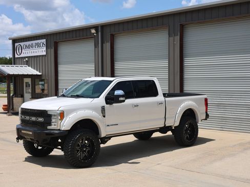 Used 2018 Ford F250 King Ranch w/ King Ranch Ultimate Package AWD/4WD image 11
