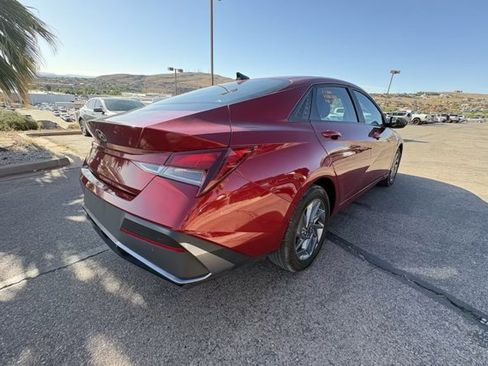 Used 2024 Hyundai Elantra SEL FWD image 5