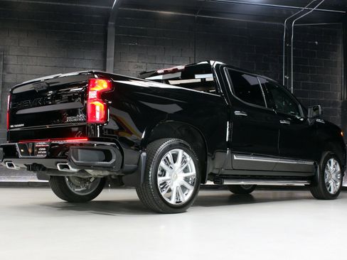 Used 2025 Chevrolet Silverado 1500 High Country w/ High Country Premium Package AWD/4WD image 84