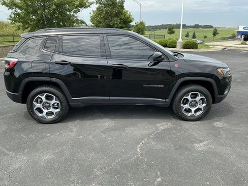 Used 2022 Jeep Compass Trailhawk AWD/4WD image 2