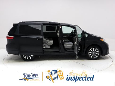 Used 2020 Toyota Sienna LE AWD/4WD image 3