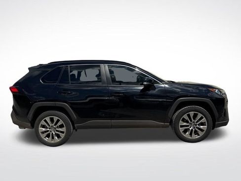 Used 2019 Toyota RAV4 XLE Premium FWD image 6