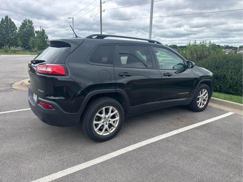 Used 2016 Jeep Cherokee Sport AWD/4WD image 4