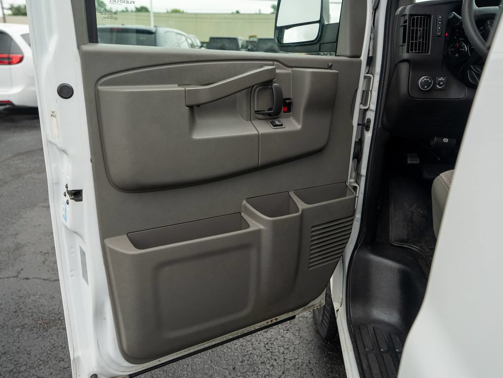 Used 2018 Chevrolet Express 3500 LT w/ LT Preferred Equipment Group RWD image 17
