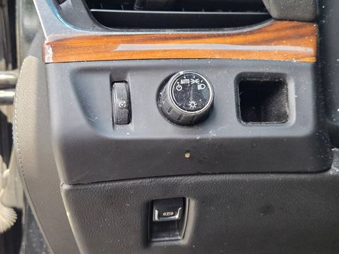 Used 2016 Cadillac Escalade Premium RWD image 26