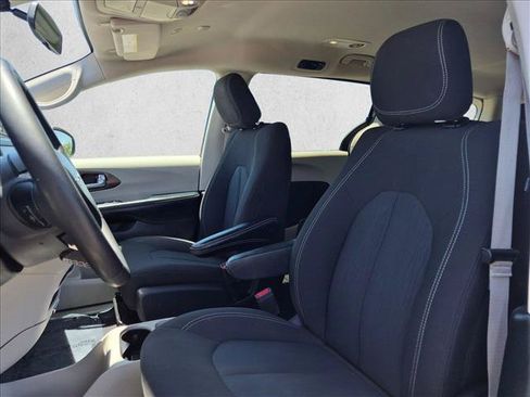 Used 2022 Chrysler Voyager LX FWD image 22