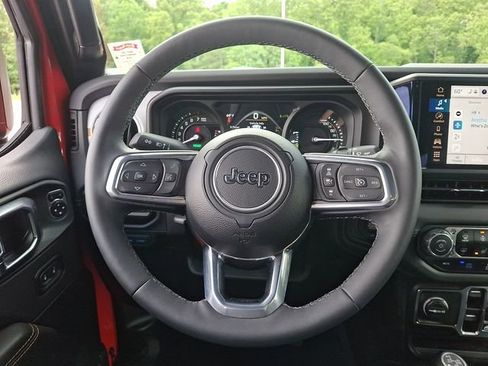 Used 2025 Jeep Wrangler Unlimited Sahara w/ Safety Group AWD/4WD image 19