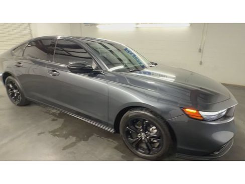 Used 2025 Honda Accord SE image 2