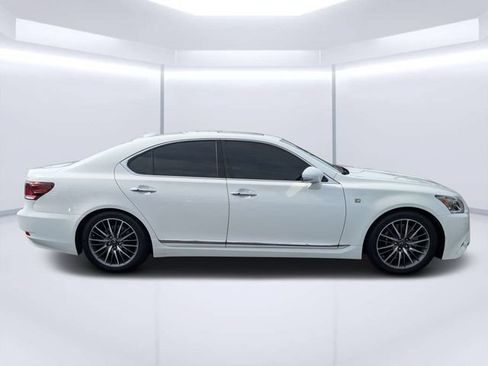 Used 2016 Lexus LS 460 w/ F Sport Package RWD image 2