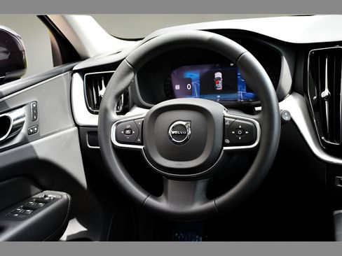 Certified 2023 Volvo XC60 B5 Core w/ Climate Package AWD/4WD image 16