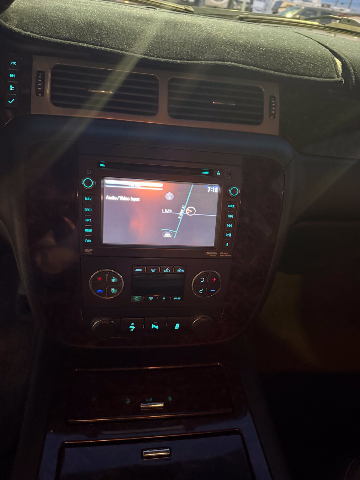 Used 2014 GMC Yukon Denali AWD/4WD image 10