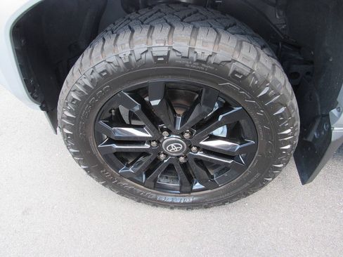 Used 2025 Toyota 4Runner Platinum AWD/4WD image 12