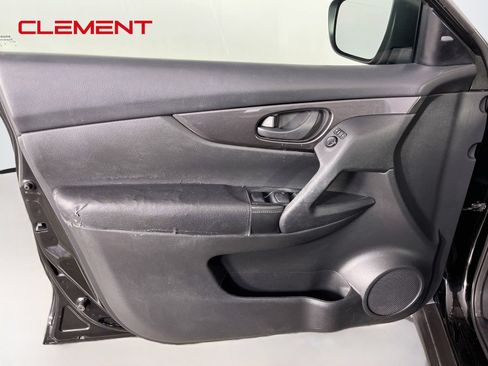 Used 2020 Nissan Rogue S FWD image 25