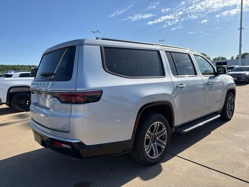 Used 2024 Jeep Wagoneer L Series II w/ Flexible Seating Group AWD/4WD image 3