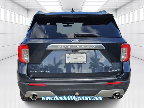 Used 2022 Ford Explorer Platinum w/ Technology Package image 3