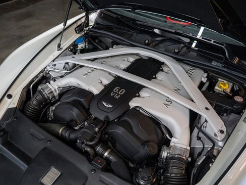 Used 2014 Aston Martin Vanquish Coupe RWD image 25