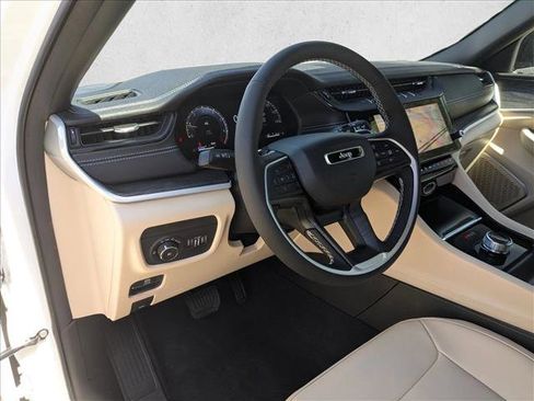 New 2026 Jeep Grand Cherokee Limited RWD image 3