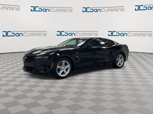 Used 2023 Chevrolet Camaro LT RWD image 4