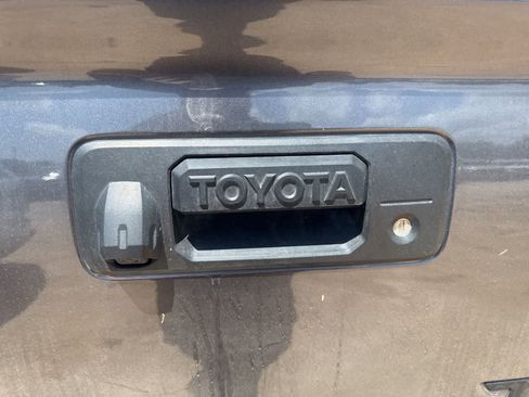 Used 2020 Toyota Tundra SR5 AWD/4WD image 16