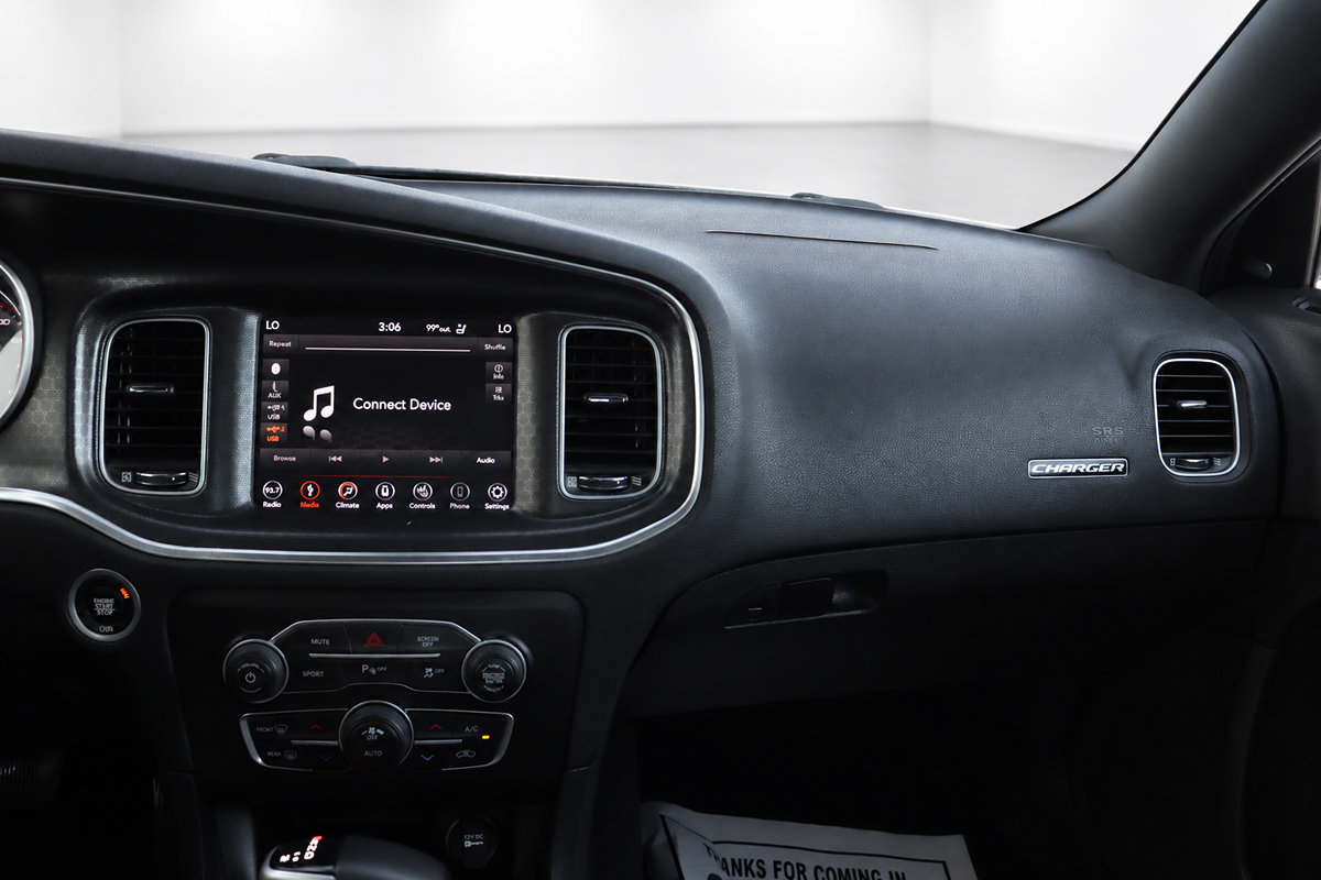 Used 2018 Dodge Charger R/T w/ Plus Group RWD image 31