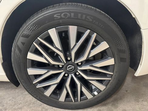 Used 2025 Nissan Altima 2.5 SV FWD image 16