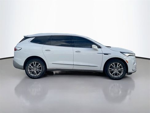 Used 2023 Buick Enclave Essence w/ Experience Buick Package image 8
