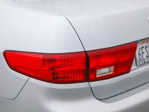 Used 2005 Honda Accord EX image 9