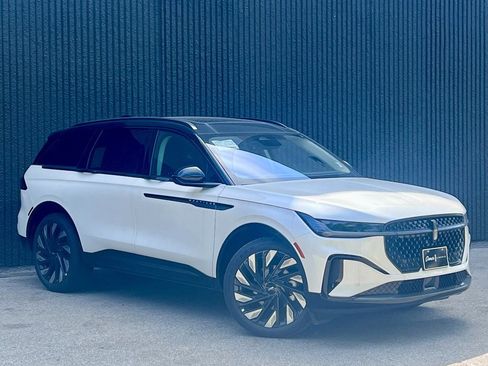 New 2026 Lincoln Nautilus Reserve w/ Jet Appearance Package AWD/4WD image 6