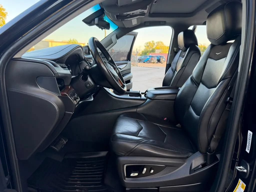 Used 2018 Cadillac Escalade Premium Luxury RWD image 18