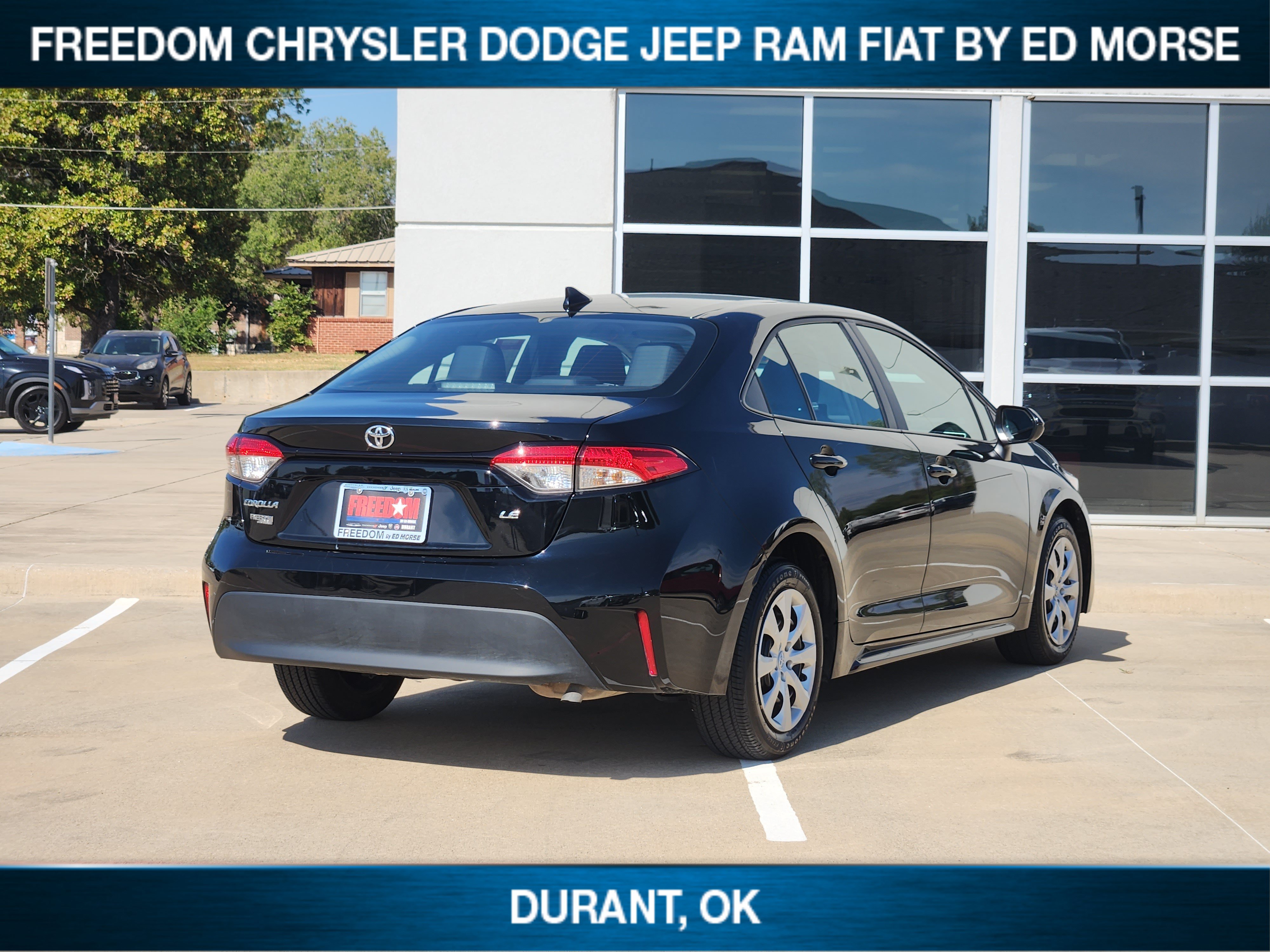 Used 2025 Toyota Corolla LE FWD image 4