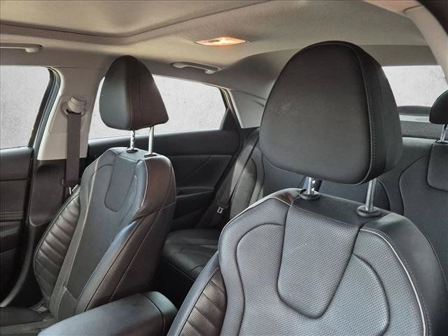 Used 2023 Hyundai Elantra Limited FWD image 16