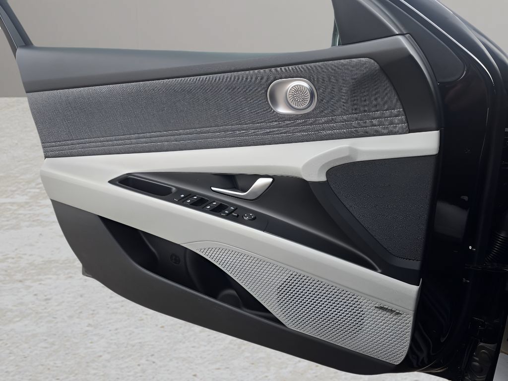 New 2026 Hyundai Elantra Limited FWD image 17