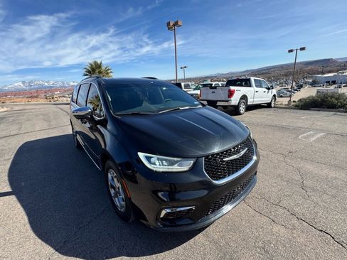 Used 2022 Chrysler Pacifica Limited image 7