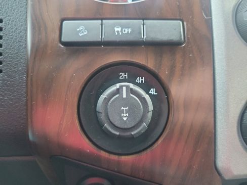 Used 2015 Ford F250 Lariat w/ Chrome Package image 24