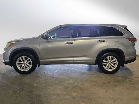 Used 2015 Toyota Highlander LE image 6