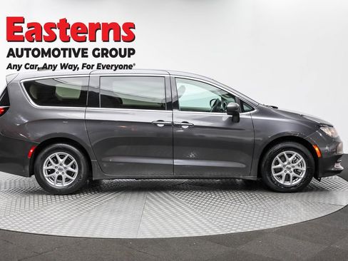 Used 2023 Chrysler Voyager LX image 4